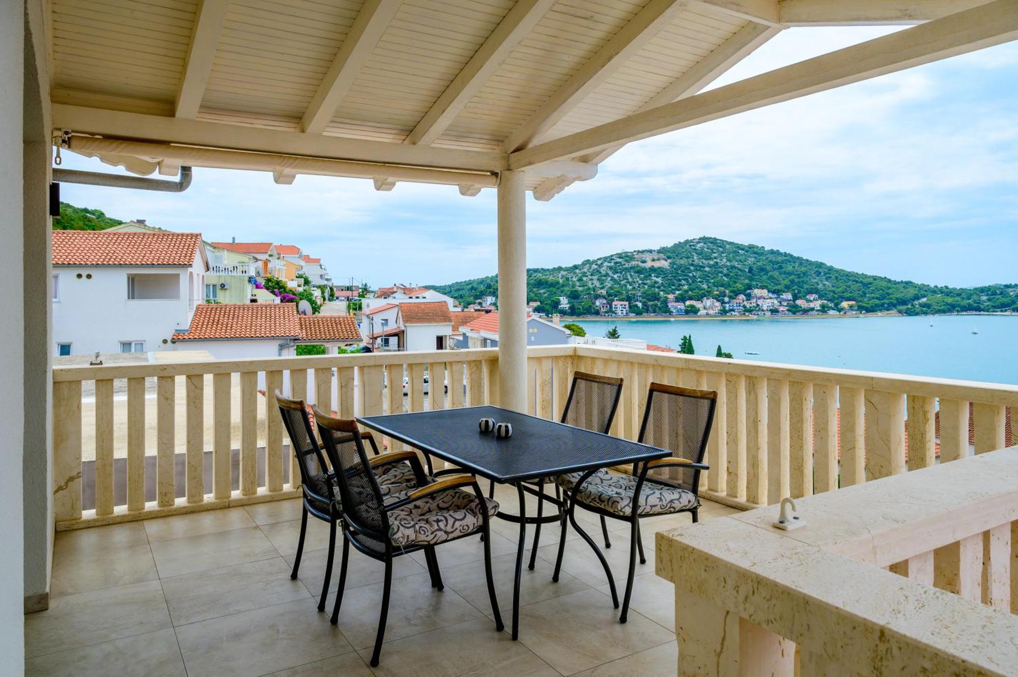 Villa I Karma Tisno Exterior photo