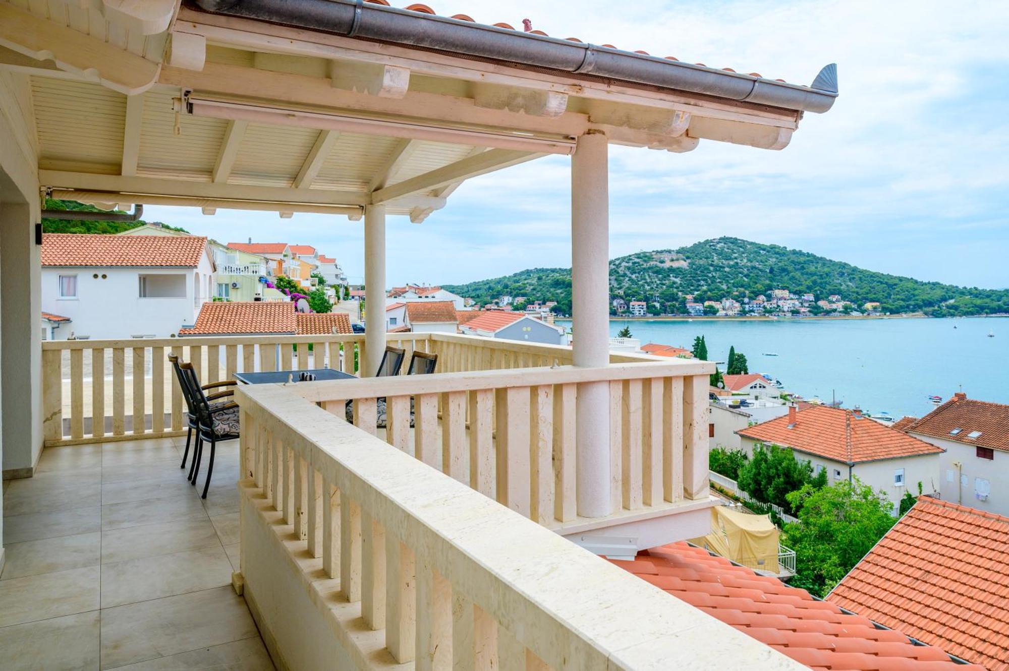 Villa I Karma Tisno Exterior photo