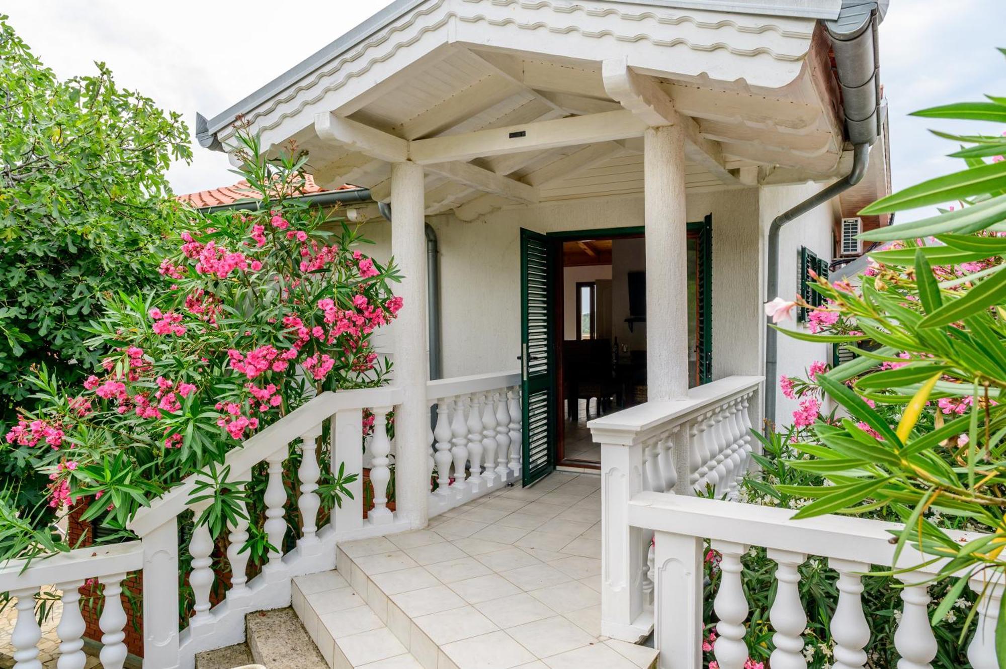 Villa I Karma Tisno Exterior photo