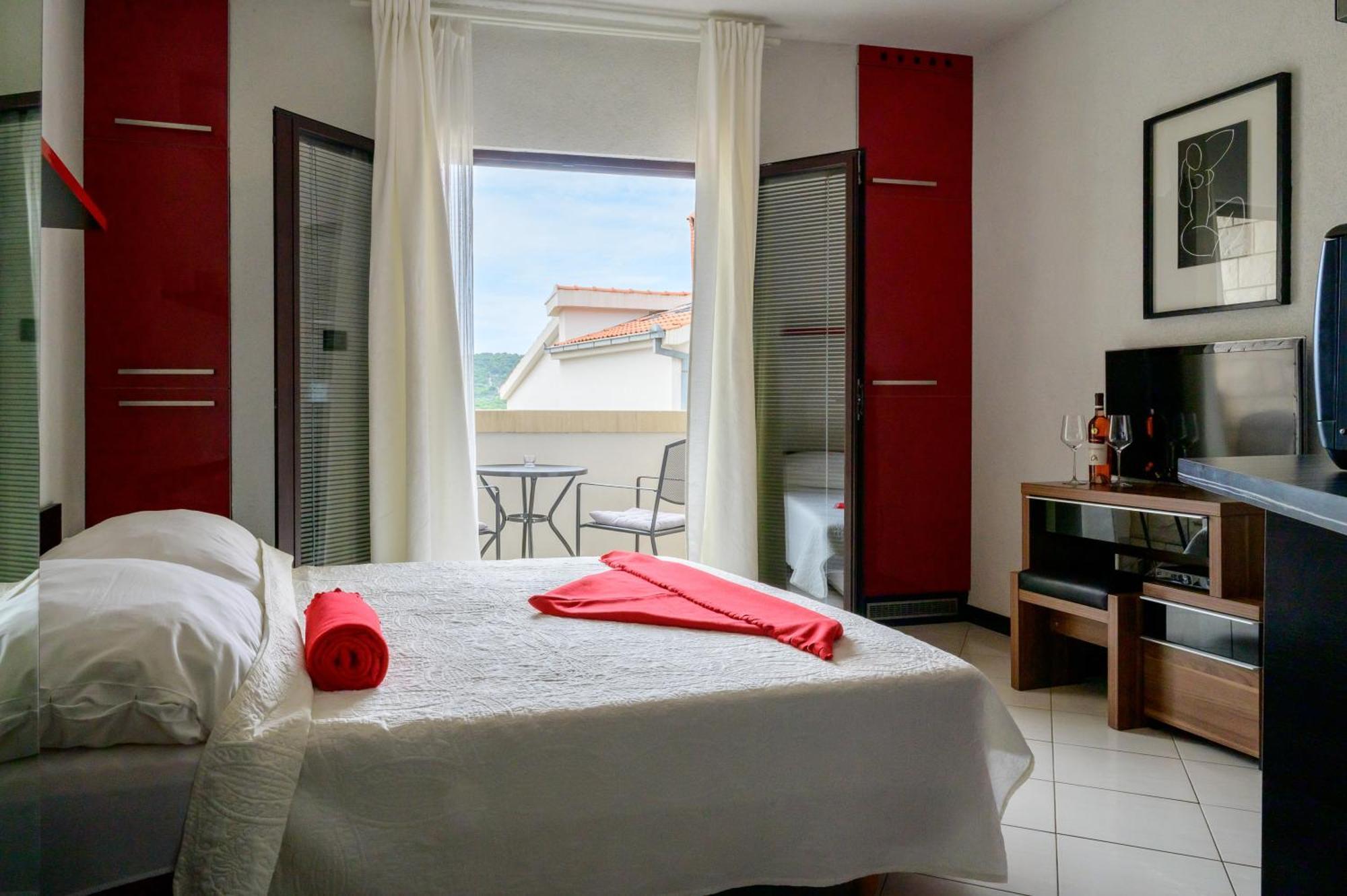 Villa I Karma Tisno Exterior photo